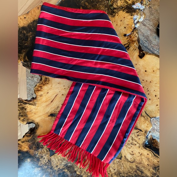 Burberry| Silk & Wool scarf| Great Condition. - Picture 2 of 6